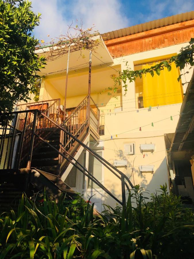 Гостевой Дом «Лиза» Hotel Гагра Екстериор снимка